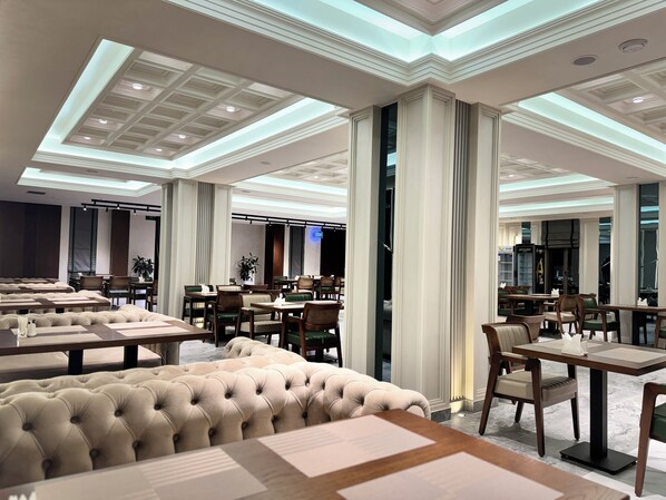 TV de tela plana 42 cm com canais a cabo