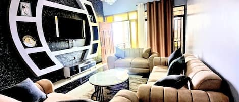 Chambre Double ou avec lits jumeaux, balcon, vue ville | Wi-Fi gratuit