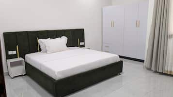 Habitación individual, balcón, vista a la ciudad | Wifi gratis