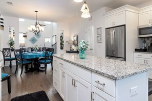 Dining - BLUFFTON BLEU, 3BR TOWNHOUSE IN OLD TOWN BLUFFTON HILTON HEAD (Bluffton)