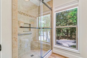 Shower, hair dryer, towels - Shipyard Villa Golf Course Views Hilton Head (Hilton Head Island)