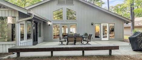 تناول الطعام بالخارج