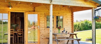 Pastures Green (Oak Tree Lane)
Gorgeous rustic charm