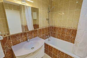 Towels, soap, shampoo, toilet paper