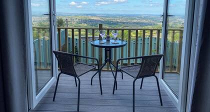 Stunning views. Countryside walks or cycle trails. Nearby pubs and music venues