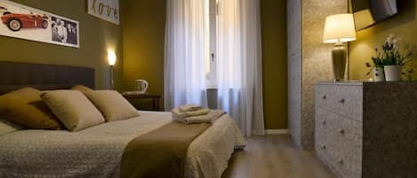 4 bedrooms, iron/ironing board, WiFi, bed sheets