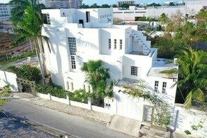 Exterior - Cozumel Luxury Villa: Spacious 6-bedroom house in charming Cozumel (Cozumel)