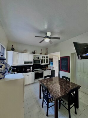 Dining - Cozumel Luxury Villa: Spacious 6-bedroom house in charming Cozumel (Cozumel)