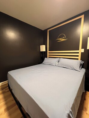 2 bedrooms, iron/ironing board, WiFi, bed sheets - Mid term Downtown Apartment (Schenectady)