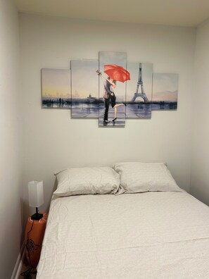 2 bedrooms, iron/ironing board, WiFi, bed sheets - Mid term Downtown Apartment (Schenectady)