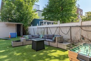 Property grounds - Charming 2-bedrooms house 15 min to NYC - Games - Private backyard  (Jersey City)