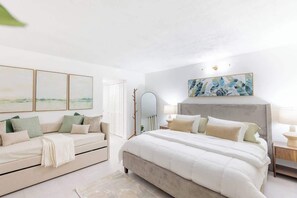 2 bedrooms, iron/ironing board, WiFi, bed sheets - Magnificent Beach Front Condo - Flagler Ave - 111 (New Smyrna Beach)