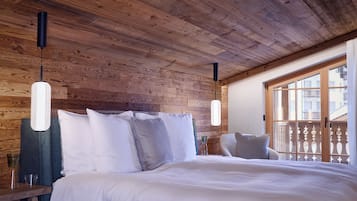 Skypool Chalet | Hypoallergeen beddengoed, donzen dekbedden, een kluis op de kamer