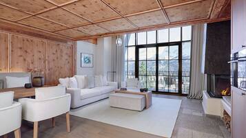 Lakeview Loft Chalet | Living area | 40-inch Smart TV with cable channels, fireplace, Netflix