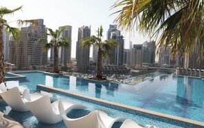Outdoor pool, a heated pool - Solarte LUXE - Marina Gate New 2BR - Amazing Infinity Pools with Marina Views (Dubai)