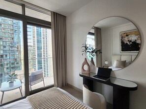 2 bedrooms, in-room safe, desk, iron/ironing board - Solarte LUXE - Marina Gate New 2BR - Amazing Infinity Pools with Marina Views (Dubai)