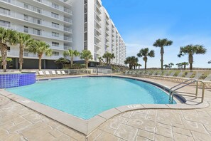 A heated pool - Mainsail 472 - Gulf Front Condo, Community Pool, Hot Tub, Free Beach Service! (Miramar Beach)
