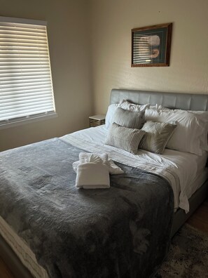 2 Schlafzimmer, Schreibtisch, Bügeleisen/Bügelbrett, WLAN