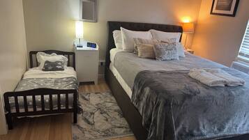 2 bedrooms, desk, iron/ironing board, WiFi