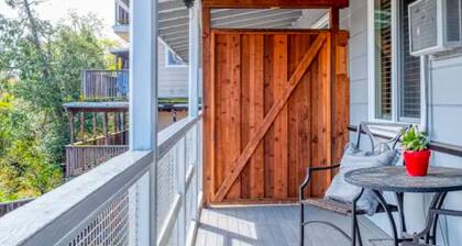 Charming 2-bedroom house in Downtown Walnut Creek with WiFi and AC