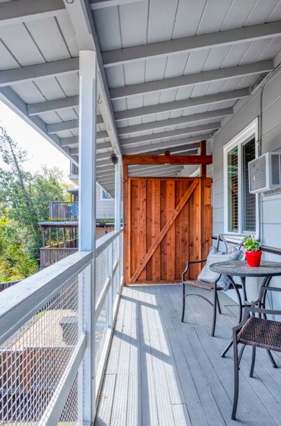 Charming 2-bedroom house in Downtown Walnut Creek with WiFi and AC