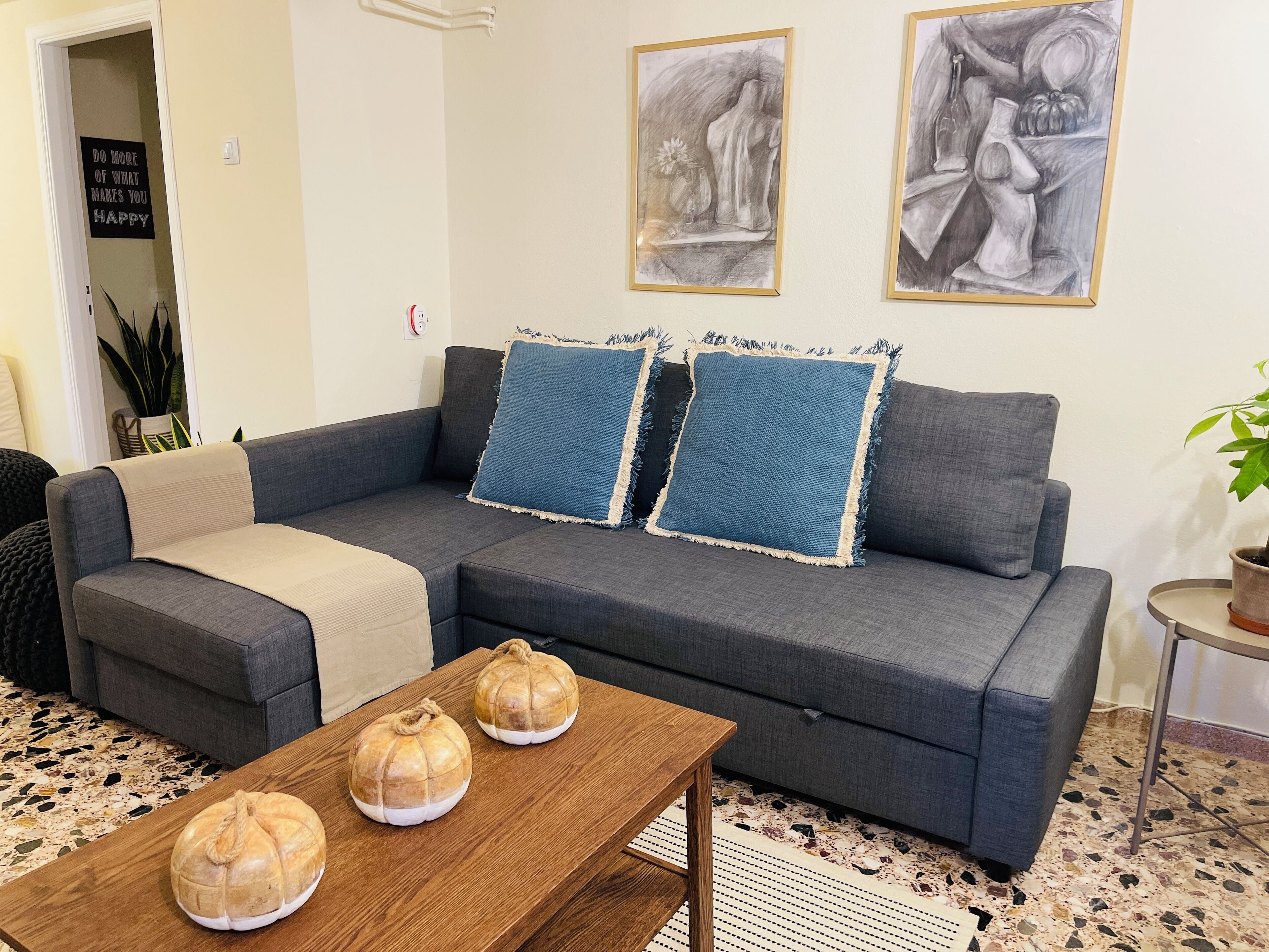 Comfort House, Courtyard View | Living area | TV