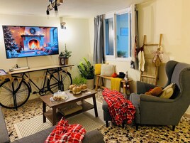 舒适独立别墅, 庭院景观 | 起居区 | 电视