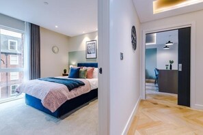 2 habitaciones, tabla de planchar con plancha, wifi y ropa de cama 