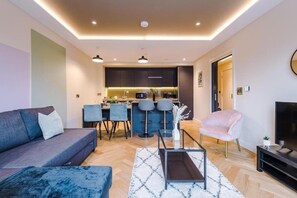 TV - Exquisite Central York Abode - Sleeps 6 (York)