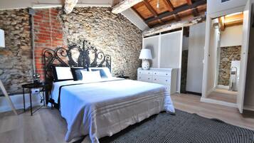 4 Schlafzimmer, Schreibtisch, Bügeleisen/Bügelbrett, Reisekinderbett