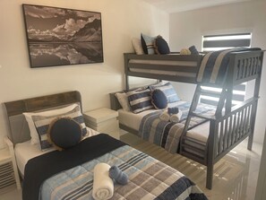 5 bedrooms, WiFi, bed sheets