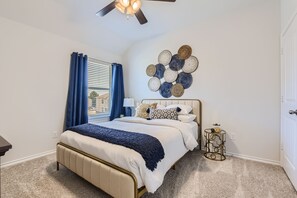 3 bedrooms, in-room safe, iron/ironing board, WiFi