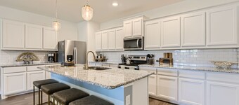 Huge & beautiful new townhome close to everything! Minutes to Fort Worth