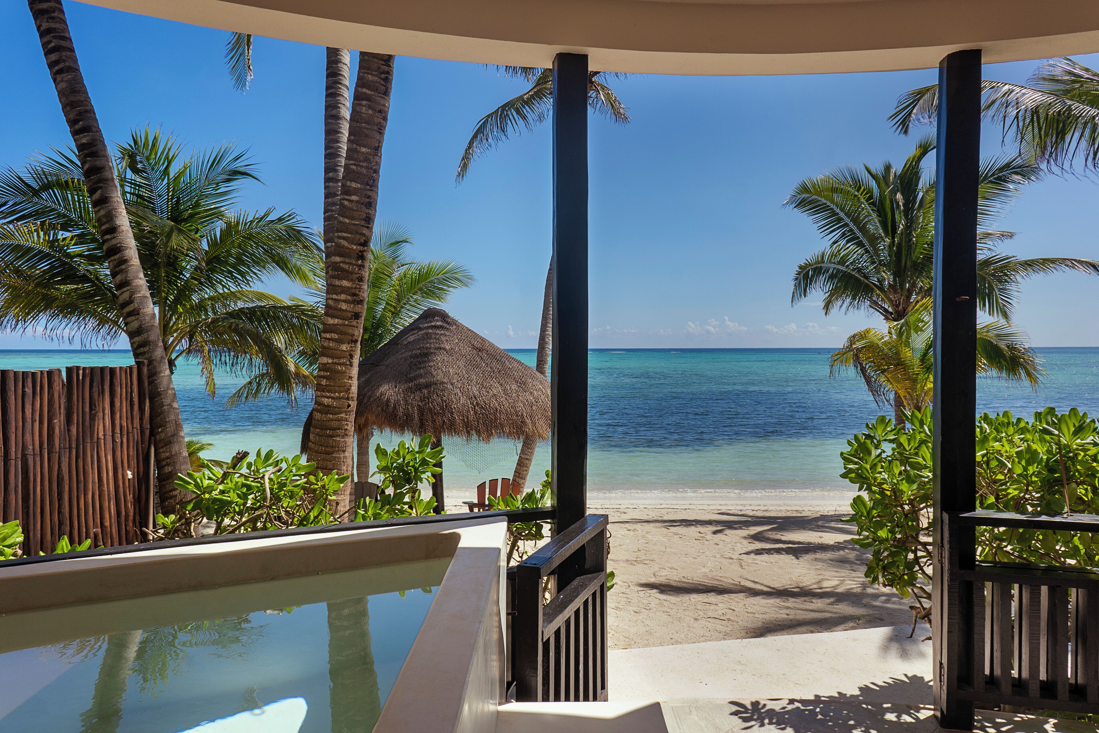 Studio – premium, privat basseng, ved strandkanten | Privat basseng