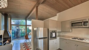 A modern kitchen with stainless steel appliances, a built-in oven, and a microwave. - Mid-Century Steps from Miramar Beach, Private Fenced Garden in Montecito (Montecito)