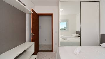 2 quartos, acesso à internet, roupa de cama