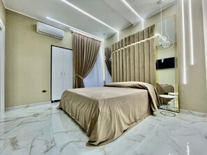 1 slaapkamer, een strijkplank/strijkijzer, wifi, beddengoed