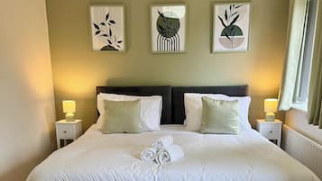 4 bedrooms, desk, iron/ironing board, WiFi