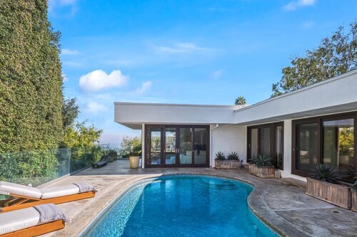 Beverly Hills Goldstein adjacent  house.