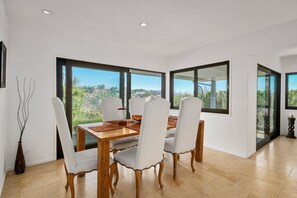 Dining - Beverly Hills Goldstein adjacent  house. (Beverly Hills)