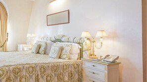 8 chambres, fer et planche à repasser, Wi-Fi, draps fournis