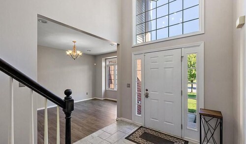 Spacious 4-bedroom house with WiFi, AC in charming Commerce Twp