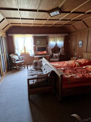 4 bedrooms, free WiFi, bed sheets