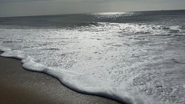 A beach with waves and a clear sky. - Casa La Peña (Pet friendly) 1 min drive from the beach! (La Redonela)