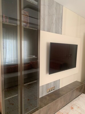Desk, laptop workspace, blackout drapes, iron/ironing board - YİLDİRAY YİLMAZ GENEL TRADİNG FZ-LLC (Ras Al Khaimah)