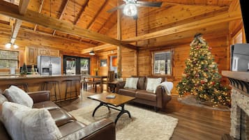 Una Smart TV, una chimenea, videojuegos, un futbolín