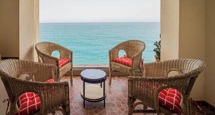 Suite house on the sea