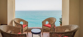 Suite house on the sea