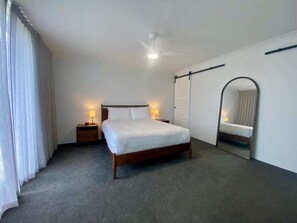 4 bedrooms, iron/ironing board, WiFi