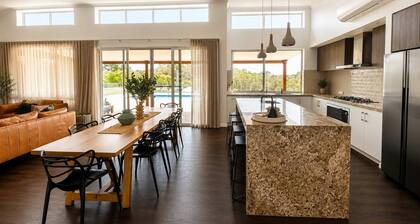 The Loop—Rural Retreat with Pool & Valley Views